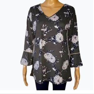 LOVEAPELLA Ladies 3/4 bell sleeved floral blouse